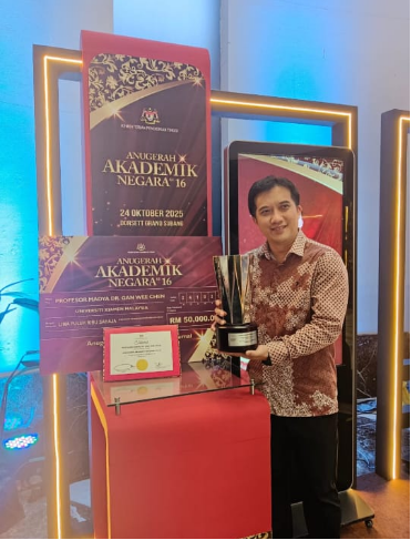 Assoc. Prof. Dr. Gan Wee Chen Receives National Academic Award 2025